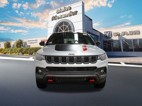 New 2026 Jeep Compass Trailhawk w/ Sun, Sound & Navigation Group image 11