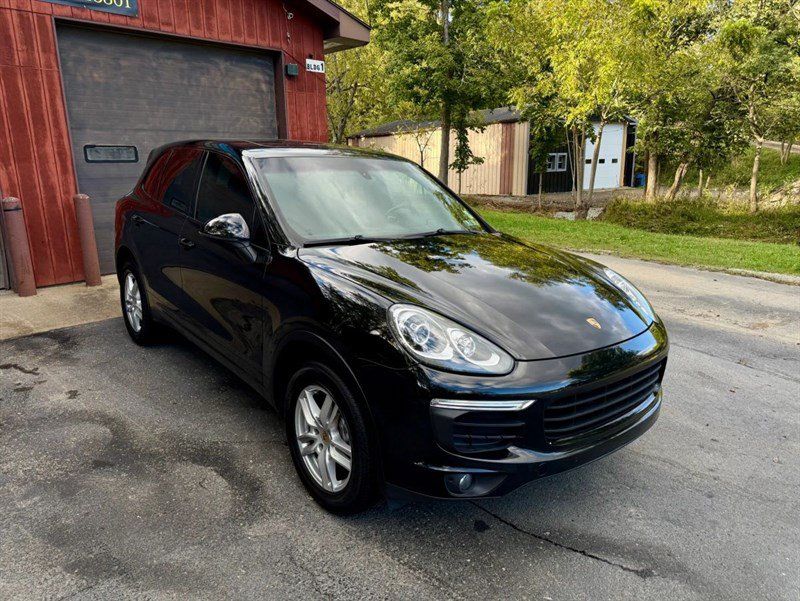 Used 2016 Porsche Cayenne AWD/4WD image 3