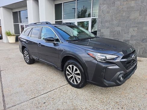 Used 2023 Subaru Outback Premium image 2