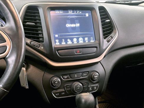 Used 2017 Jeep Cherokee Latitude image 7