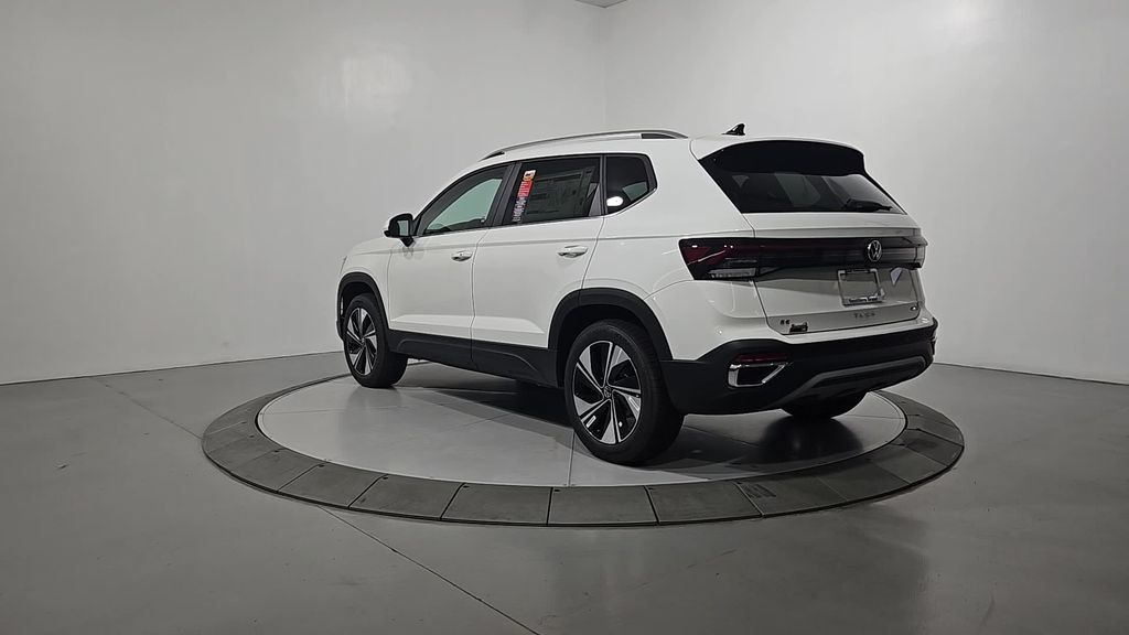 New 2026 Volkswagen Taos SE AWD/4WD image 3