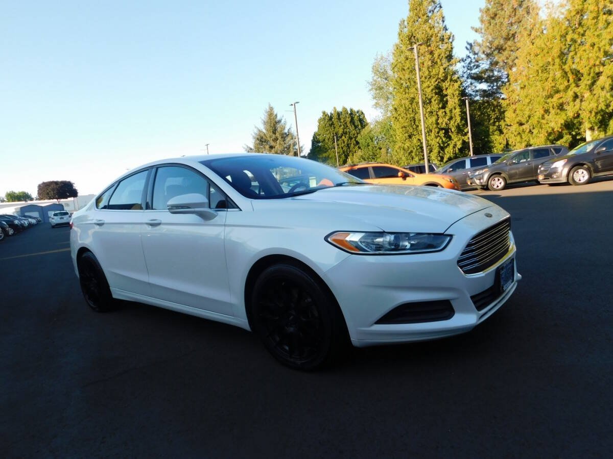 Used 2013 Ford Fusion SE FWD image 1