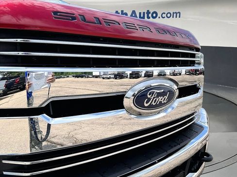 Used 2017 Ford F250 Lariat w/ Lariat Value Package AWD/4WD image 34