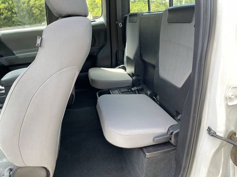 Used 2016 Toyota Tacoma SR w/ SR Convenience Package RWD image 12
