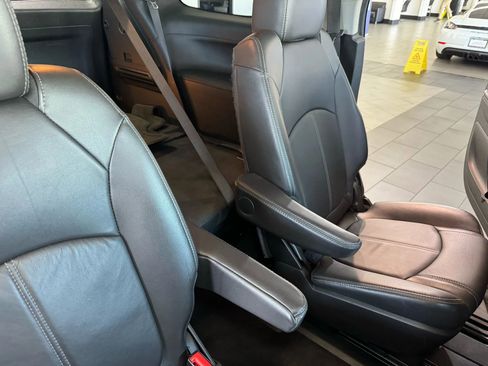 Used 2017 GMC Acadia Limited SLT image 20