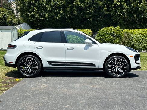 Certified 2026 Porsche Macan AWD/4WD image 9