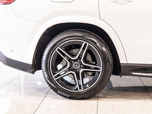 Used 2025 Mercedes-Benz GLS 450 4MATIC image 11