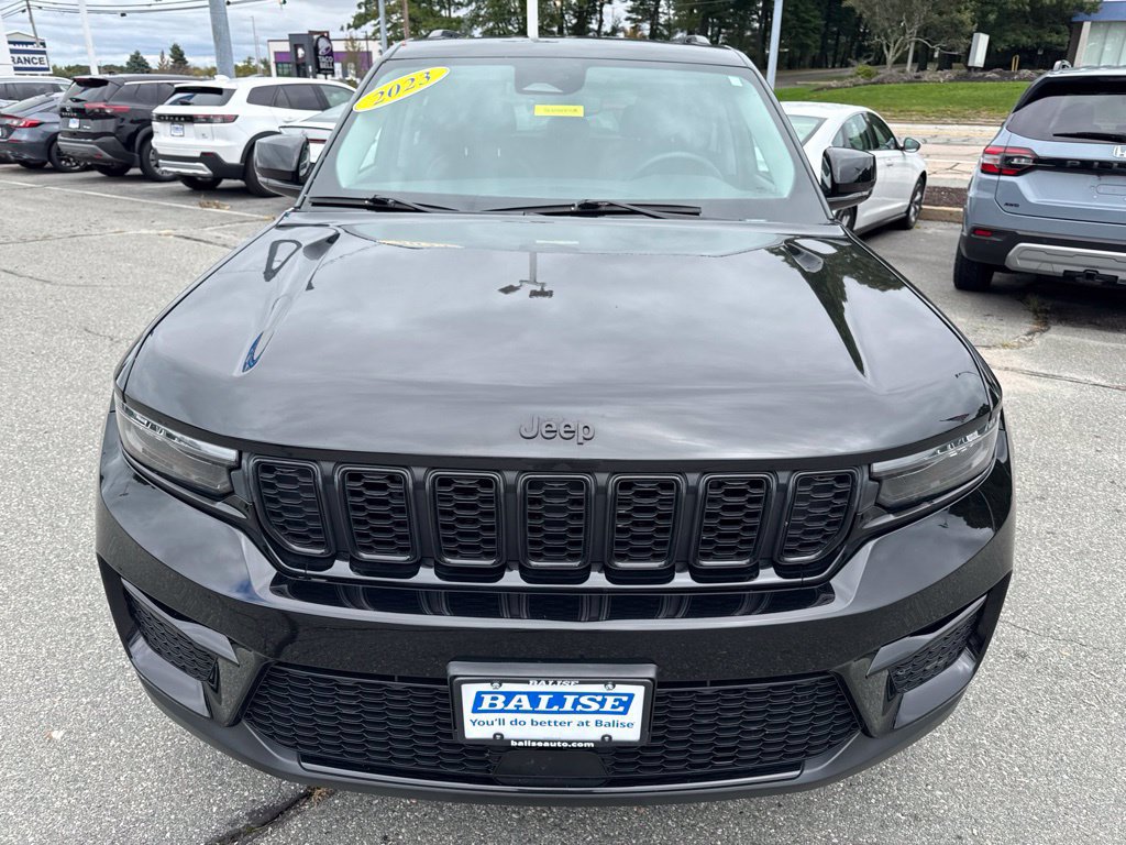 Used 2023 Jeep Grand Cherokee Limited w/ Black Appearance Package AWD/4WD image 9