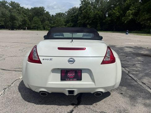 Used 2017 Nissan 370Z Touring RWD image 6