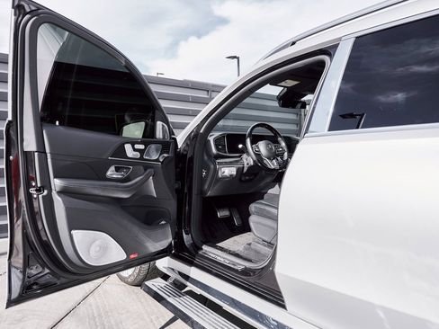 Used 2021 Mercedes-Benz Maybach GLS 600 4MATIC image 24