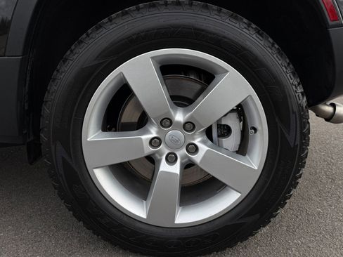 Used 2024 Land Rover Defender 110 SE image 57