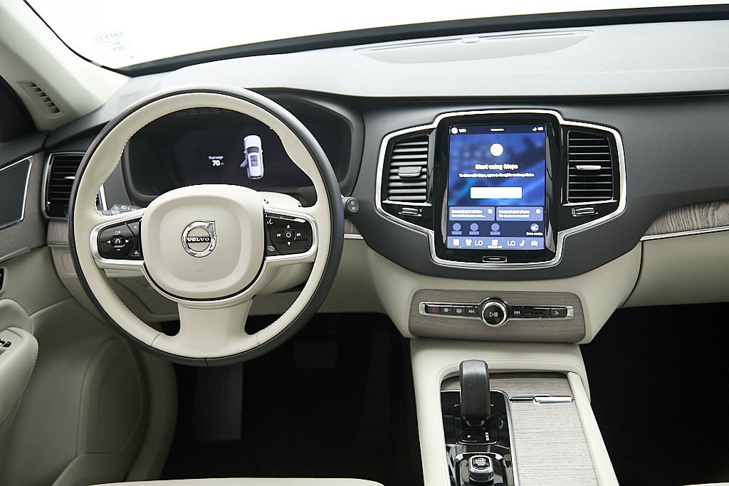 Certified 2024 Volvo XC90 B5 Plus w/ Protection Package Premier AWD/4WD image 27