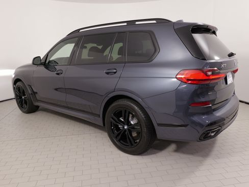 Used 2022 BMW X7 xDrive40i w/ M Sport Package AWD/4WD image 14