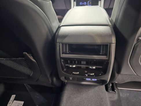 New 2025 Jeep Grand Cherokee Laredo w/ Luxury Tech Group I RWD image 32