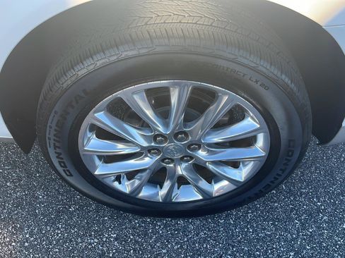 Used 2020 Buick Enclave Premium w/ Sun and Sites Package image 4