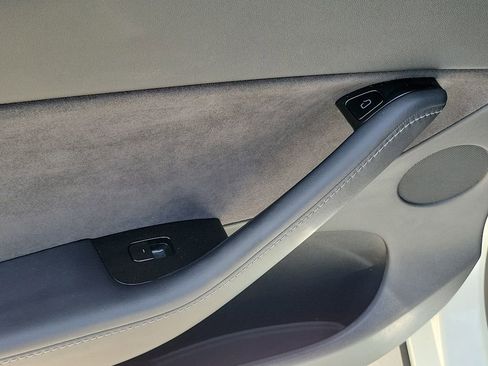 Used 2021 Tesla Model Y 2WD image 10