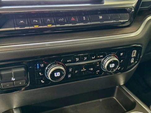 Used 2022 GMC Sierra 1500 SLT w/ SLT Premium Package AWD/4WD image 16