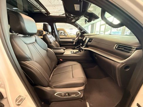 New 2026 Jeep Grand Wagoneer L Limited AWD/4WD image 9