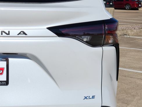 Used 2026 Toyota Sienna XLE image 12