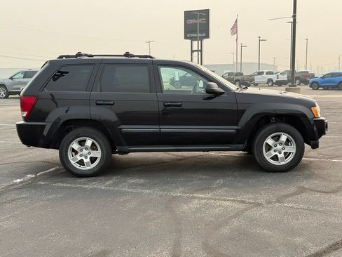 Used 2007 Jeep Grand Cherokee Laredo w/ Cargo Convenience Group AWD/4WD image 9