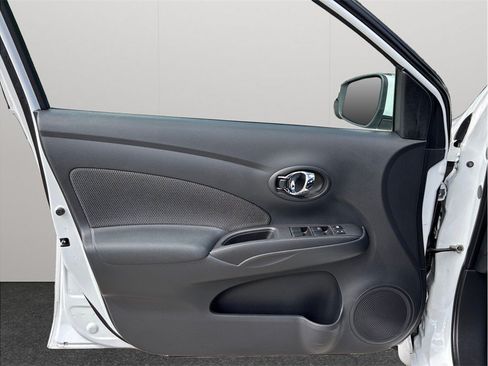 Used 2016 Nissan Versa SV FWD image 13