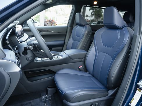 Certified 2026 INFINITI QX60 Sport w/ Dark Cargo Package AWD/4WD image 6