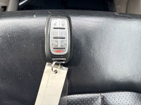 Used 2018 Chrysler Pacifica Touring-L Plus FWD image 25
