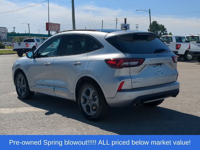 Used 2023 Ford Escape ST-Line w/ Tech Pack #1 AWD/4WD image 11