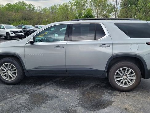 Used 2023 Chevrolet Traverse LT FWD image 7