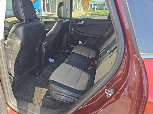 Used 2021 Ford Escape Titanium w/ Titanium Elite Package AWD/4WD image 4