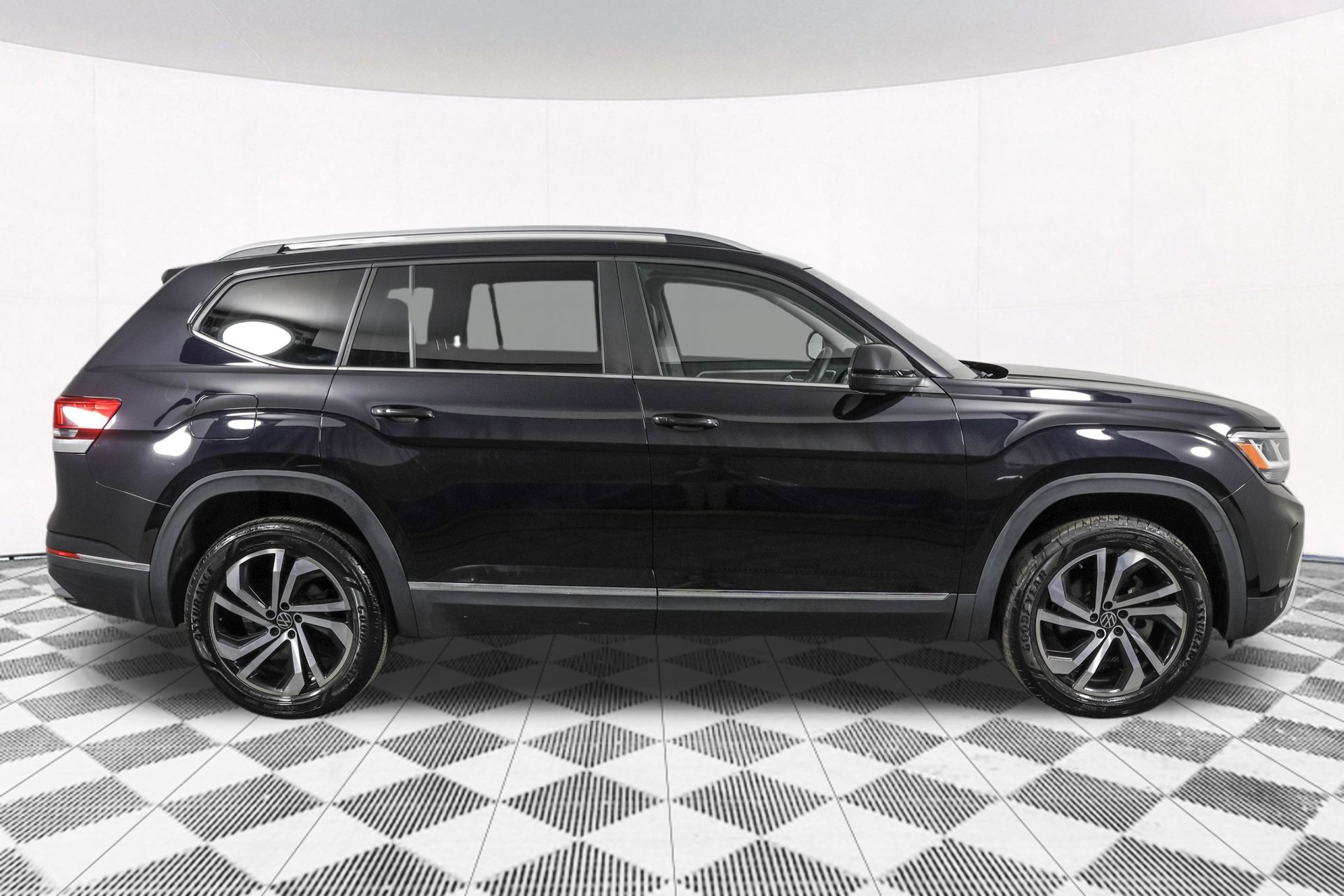 Used 2023 Volkswagen Atlas SEL AWD/4WD image 17