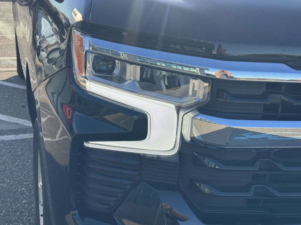 Used 2025 Chevrolet Silverado 1500 LT AWD/4WD image 5