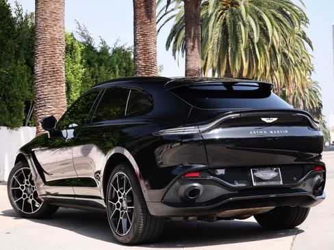 Used 2021 Aston Martin DBX image 2