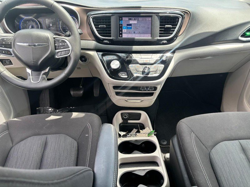 Used 2023 Chrysler Voyager LX FWD image 13