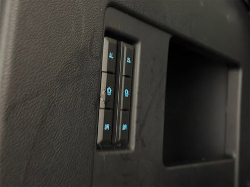 Used 2022 Ford Expedition XLT image 11