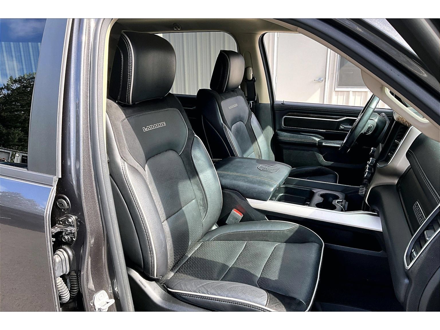 Used 2020 RAM 1500 Laramie AWD/4WD image 7