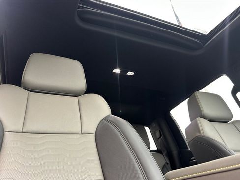 Used 2024 Chevrolet Silverado 1500 ZR2 w/ Technology Package image 17