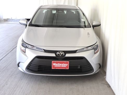 Used 2023 Toyota Corolla LE w/ Carpet Mat Package (TMS) FWD image 3