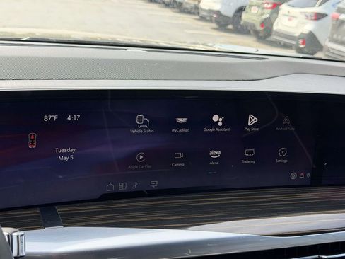 Certified 2025 Cadillac Escalade Premium Luxury AWD/4WD image 22