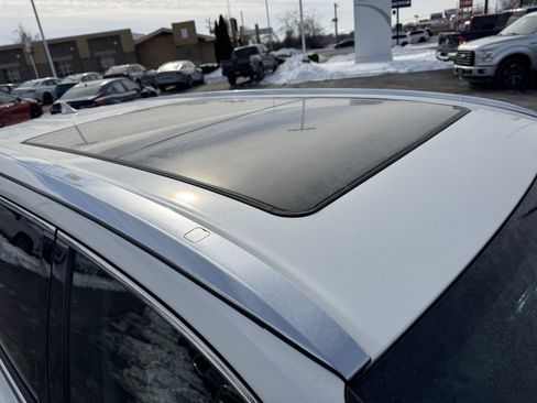 Used 2019 Toyota Highlander Limited Platinum image 18