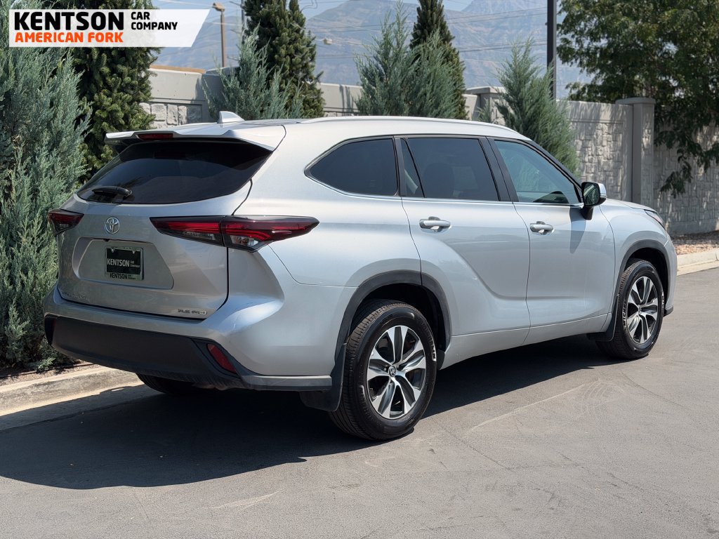 Used 2025 Toyota Highlander XLE AWD/4WD image 8