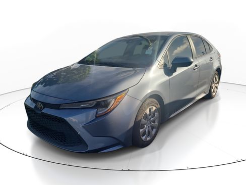 Used 2022 Toyota Corolla LE FWD image 3
