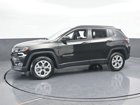 Used 2026 Jeep Compass Latitude AWD/4WD image 2