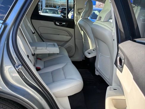 Used 2020 Volvo XC60 T5 Momentum w/ Protection Package Premier image 25