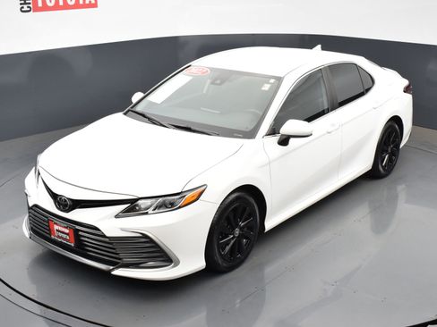 Used 2022 Toyota Camry LE image 23