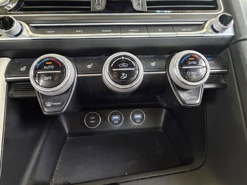 Used 2023 Genesis G70 2.0T AWD/4WD image 13