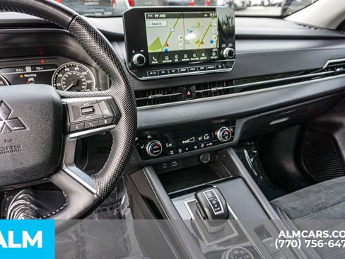 Used 2023 Mitsubishi Outlander SE image 36