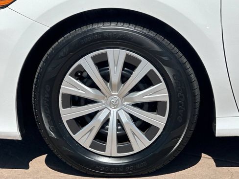 Certified 2023 Toyota Camry LE FWD image 32