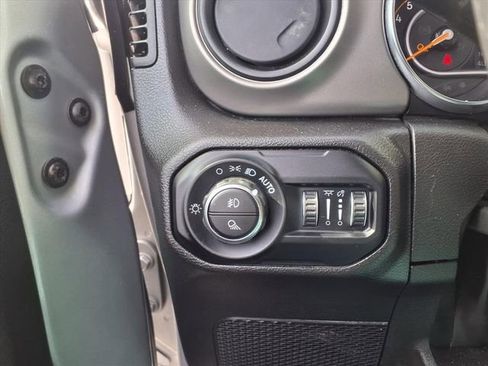 Used 2022 Jeep Gladiator Sport AWD/4WD image 18