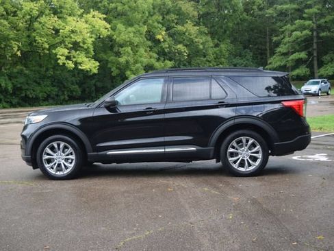 Used 2023 Ford Explorer XLT w/ Equipment Group 202A AWD/4WD image 24